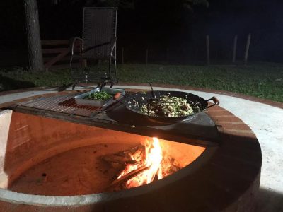 Nada como um fogo de chão à noite